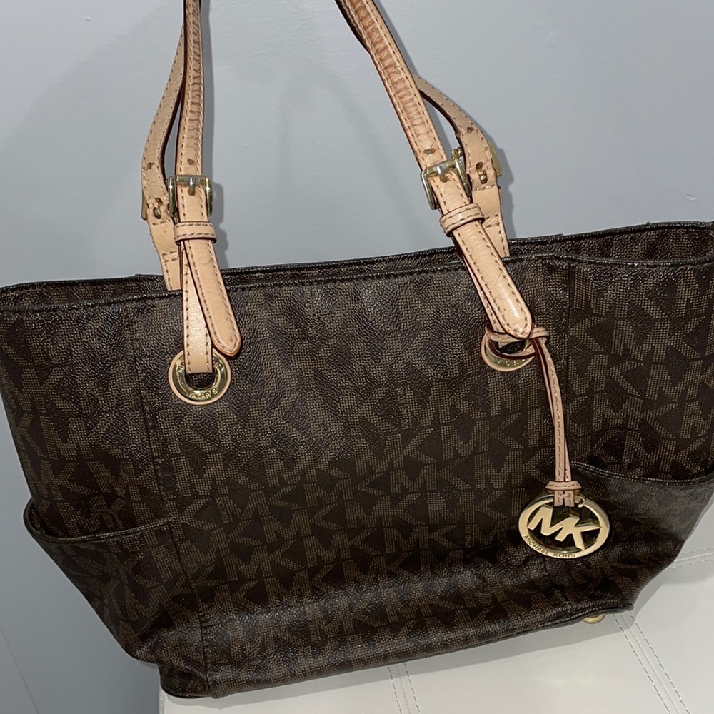 The Iconic MK Purse